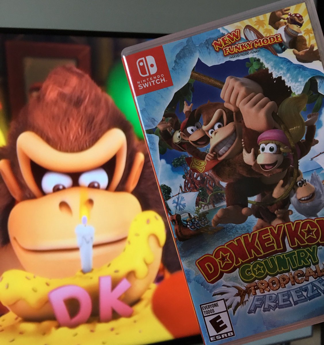 Fry_64_'s tweet photo. Sweet! This David Wise Soundtrack comes with a free DK Game! 😂 #david_wise #TropicalFreeze #Gamerlife https://t.co/1gZYk203ez