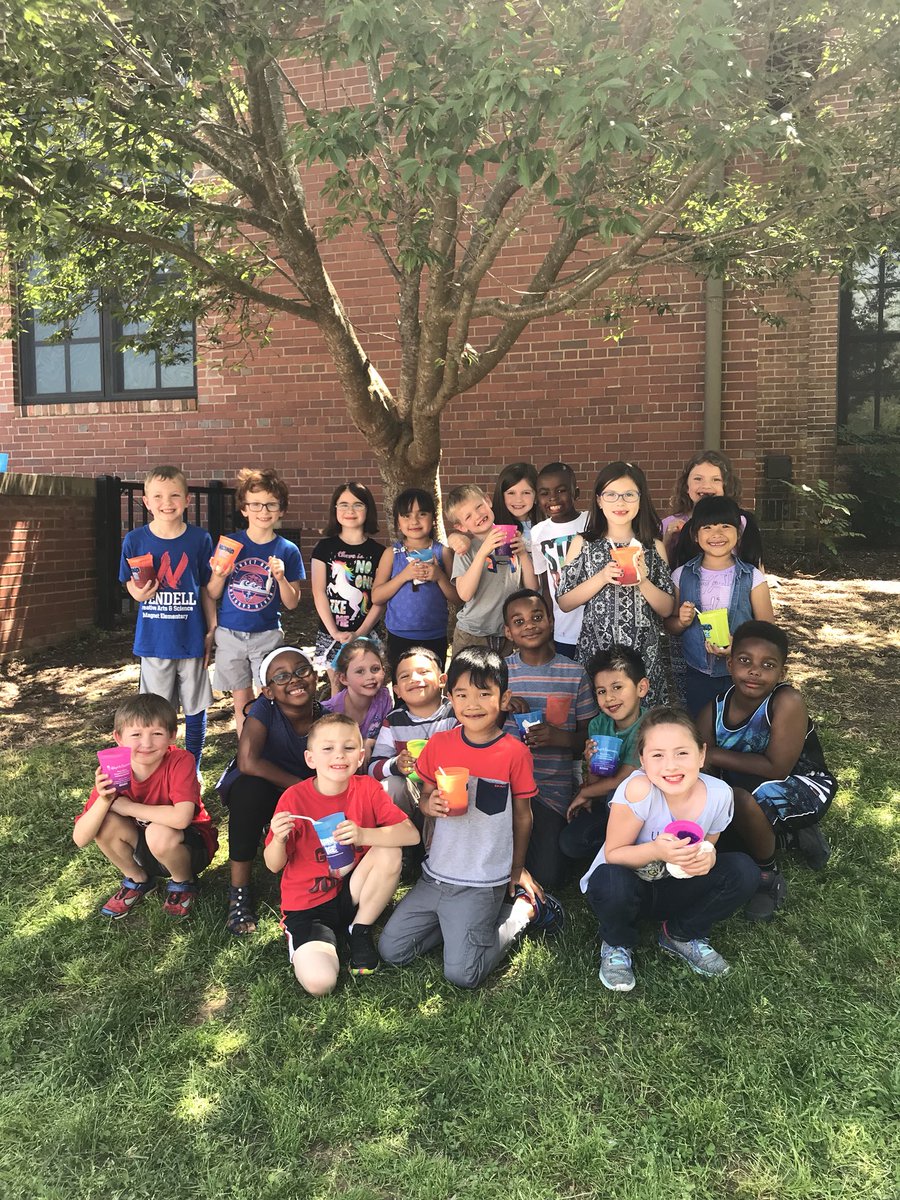 Shouseteach's tweet photo. Kona Ice was a hit!  A part of the proceeds will go to the Pennies for Patients Campaign.  #WhosGotItBetterThanWES  @WendellMagnetES https://t.co/xpaXwvSa2M