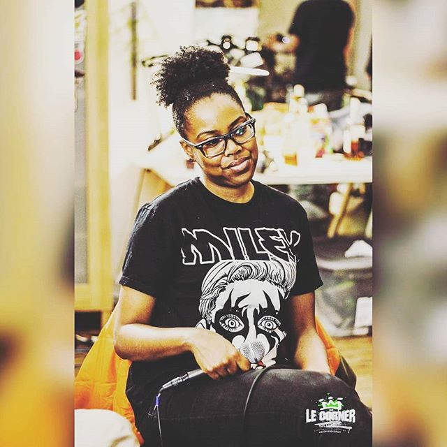 TheMobsPress's tweet photo. Shout out to our @mobtreal City Boss @Slakzee. ππβ£οΈπ₯
Catch her every Monday on @surlecornerendirect prod.@kushtard247 πΈ @dj_handyman .
.
#jointhemob #artist #mobtreal #mobmtl #surlecornerendirect #producer #host #entrepreneurs #radio #mc #share #doyou #kushtard #dj #sla⦠https://t.co/3cO3KhniNF