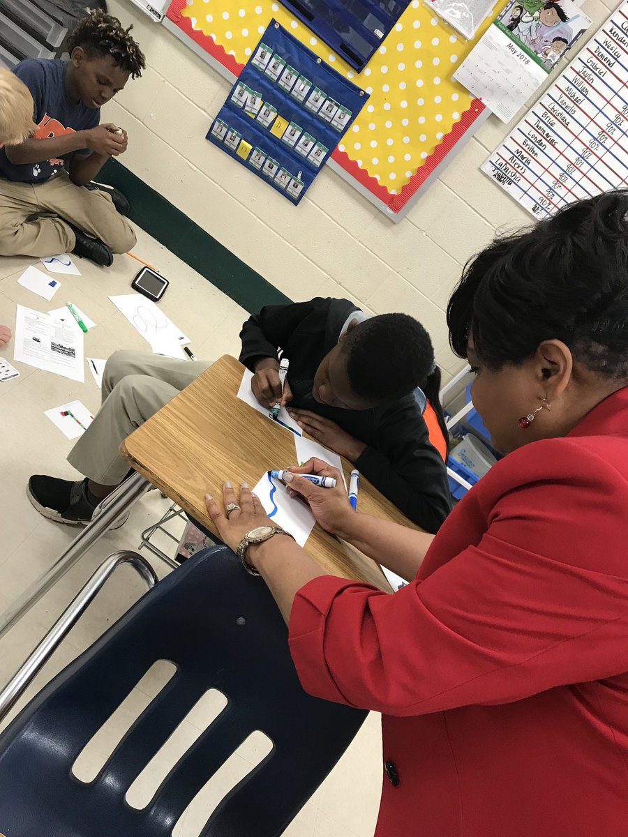 ktdunbar_DPEE's tweet image. When the science lesson is so fun, your principal can’t resist jumping in @JohnsonTimes @PrincipalERD @DicksonTigers
#colorcoding