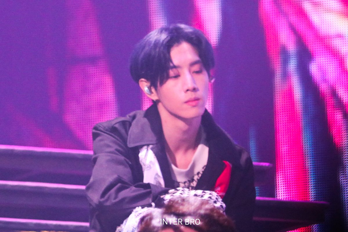 Inter_Bro's tweet photo. 040518
#EyesOnYouinSeoul 
ทำไมพี่เค้าหล่อจังง  
#Mark #Marktuan  #GOT7 
#GOT7WORLDTOUR https://t.co/f79PdkDn2B