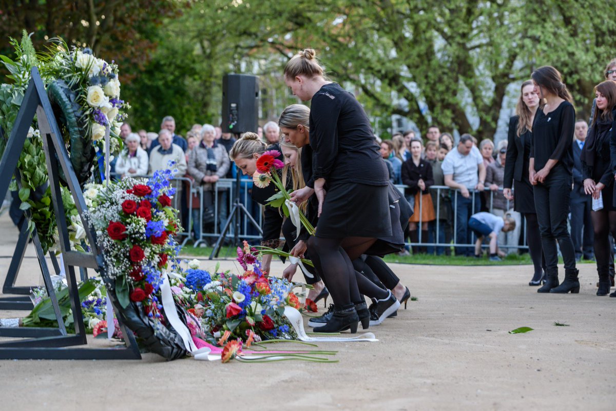 Het was een mooie #dodenherdenking bij het monument in <a href="/GemeenteDelft/">Gemeente Delft</a> @Raad015 . Een eer om op deze manier te gedenken en aan de herdenking bij te dragen.