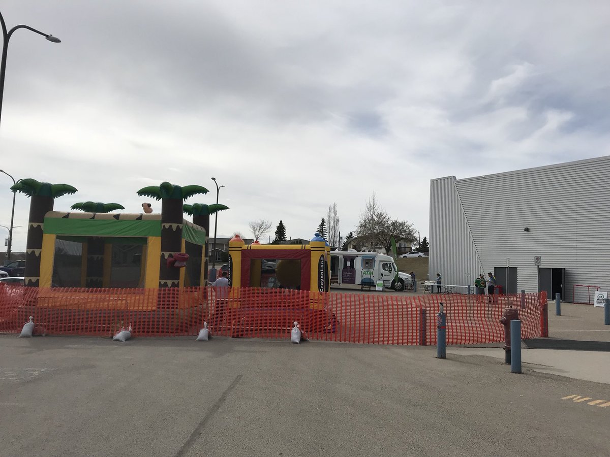 The championship tailgate party is underway! Bring the fam for free enjoyment. At 6:30 $5 admission to watch the game from the curling rink on 24 foot big screens!