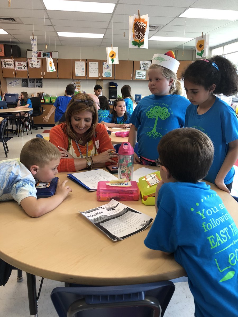 MrsElliott2nd's tweet photo. Beyond proud of my second grade leaders! They did an amazing job teaching community leaders about the 7 Habits during Leadership Day. Love them! #easthighleaders #proudteacher #LeadershipDay https://t.co/ot7hYJWoqJ