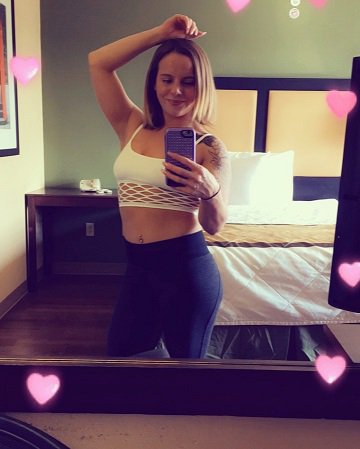 TheAngelicEmily's tweet photo. It's getting hott out.. Let me cool you off 😘💦 https://t.co/BS38N4WsDB