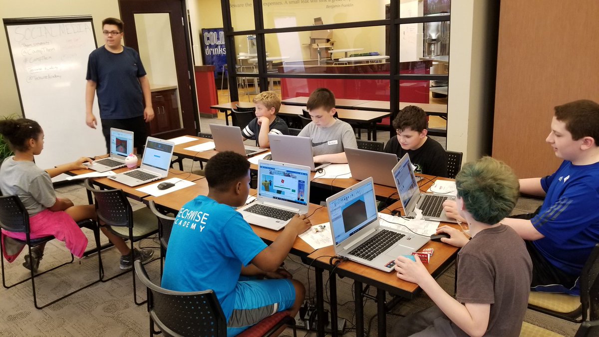 techwiseacademy's tweet image. Kicking things off at the inaugural #RobloxParty! Led by @CampThem at @innovatemuncie.