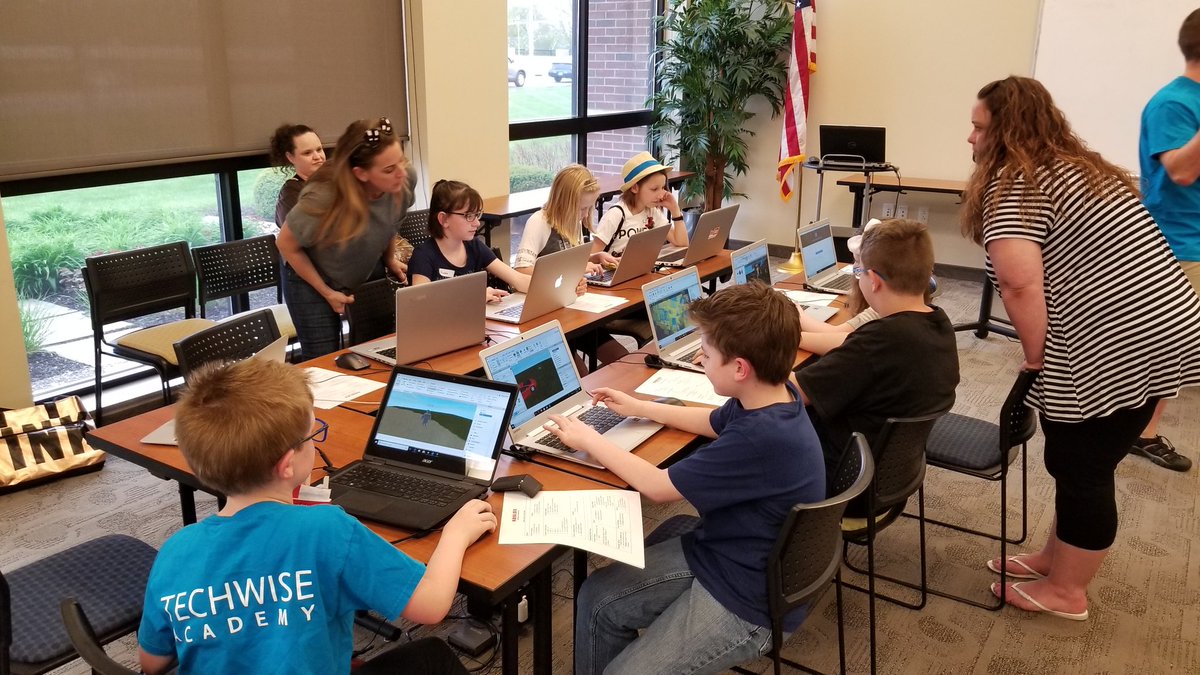 techwiseacademy's tweet image. Kicking things off at the inaugural #RobloxParty! Led by @CampThem at @innovatemuncie.