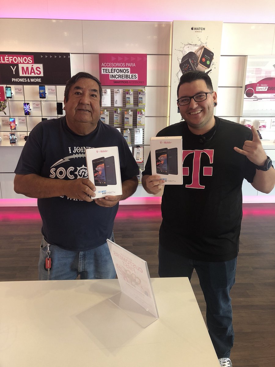 ErickGWV's tweet photo. ALL FUN HERE AT T-MOBILE @WirelessVision @JuandiazWV @thatsammori #WVistheplacetobe #WirelessVision #ElPaso https://t.co/YfAo6Tg464