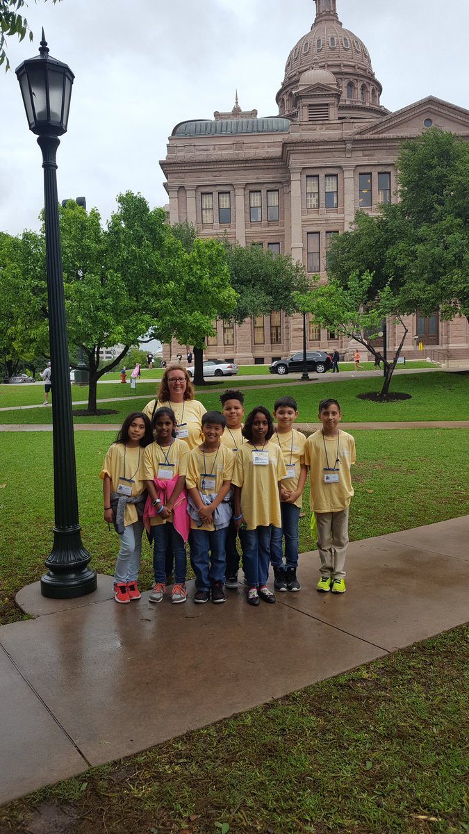 MissJShields1's tweet photo. Heading out of the Capital and the rain has stopped! #TexasHistory  #lavrocks #lvrocks #learninginaction @LAV4thGrade @LaVillitaElem @CFBISD https://t.co/rNBIYjB0DV