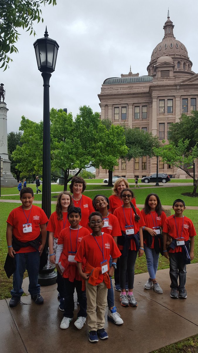 MissJShields1's tweet photo. Heading out of the Capital and the rain has stopped! #TexasHistory  #lavrocks #lvrocks #learninginaction @LAV4thGrade @LaVillitaElem @CFBISD https://t.co/rNBIYjB0DV