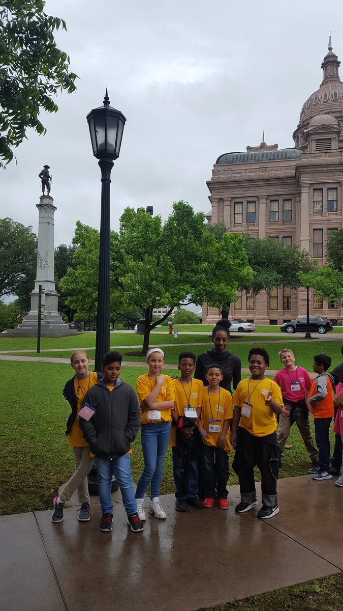 MissJShields1's tweet photo. Heading out of the Capital and the rain has stopped! #TexasHistory  #lavrocks #lvrocks #learninginaction @LAV4thGrade @LaVillitaElem @CFBISD https://t.co/rNBIYjB0DV