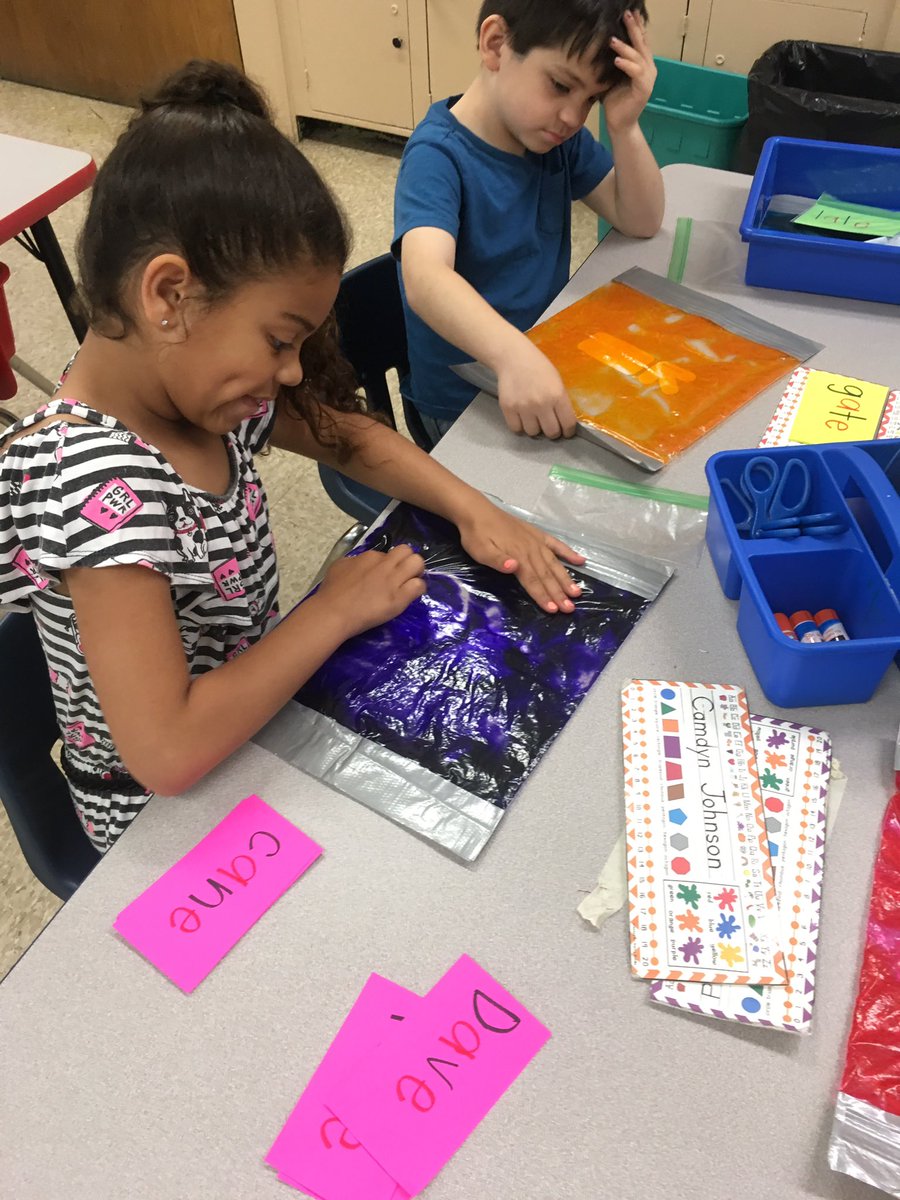kellyaoconnell's tweet photo. This is how our dedicated teacher @lisammarkley implements multi-sensory strategies to teach reading! PLC comes to life! #noworksheetshere #marsstars #handson @IMSEOG @LeslieA_Ellis @jackielgoldsmih @DNPeake https://t.co/8odX4ey4p5