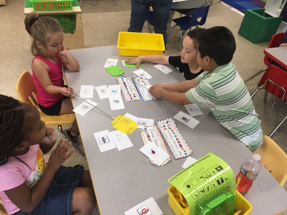 kellyaoconnell's tweet photo. This is how our dedicated teacher @lisammarkley implements multi-sensory strategies to teach reading! PLC comes to life! #noworksheetshere #marsstars #handson @IMSEOG @LeslieA_Ellis @jackielgoldsmih @DNPeake https://t.co/8odX4ey4p5