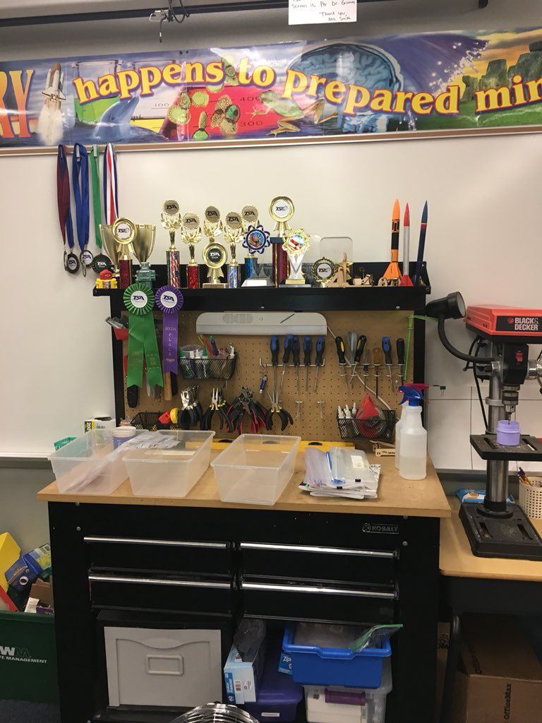 RudyKeezer's tweet photo. Elementary STEM is happening!!! Cannot wait to see this in all our schools next year! Thanks voters. #wemanatee https://t.co/f6AHR1jEXw