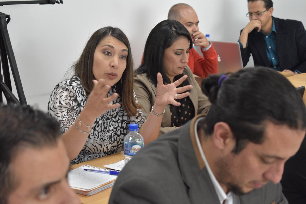 IAENUniversidad's tweet photo. Durante la “Evaluación de los servicios públicos” los estudiantes coincidieron en que la articulación integral de políticas públicas permite una convivencia armónica entre la sociedad y la familia. #PolíticaPública https://t.co/YxEydDk2c9