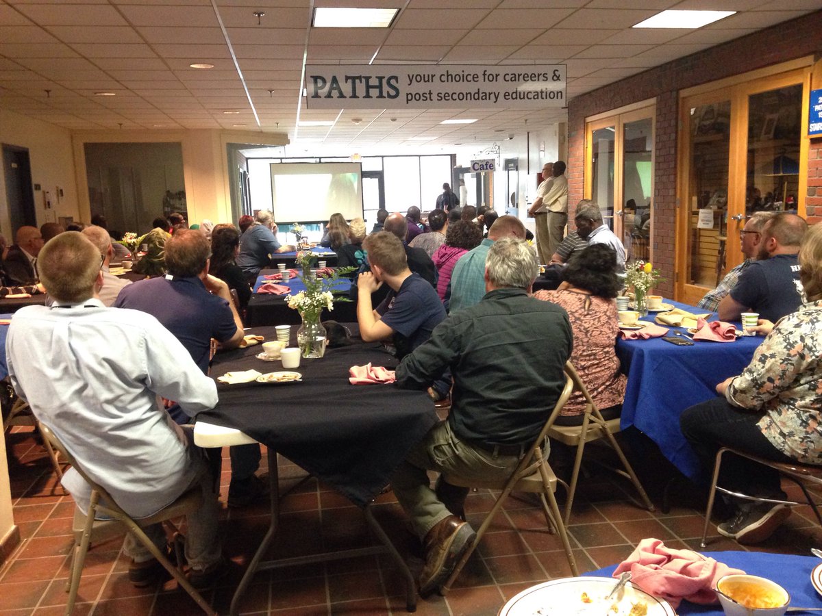 SunnyfieldGrace's tweet photo. Full house at PATHS' Open House for multilingual families with Portland Adult Ed, Portland Empowered, and the Multilingual Center. https://t.co/yGa3wjeZx3