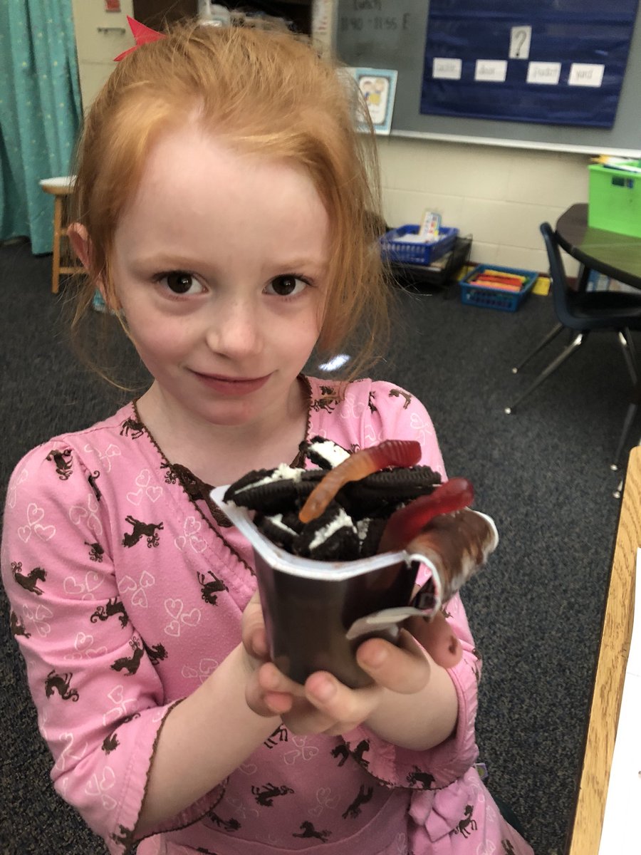 Had so much fun making dirt cup snacks and then writing a “how to” book on how to make it! 😋