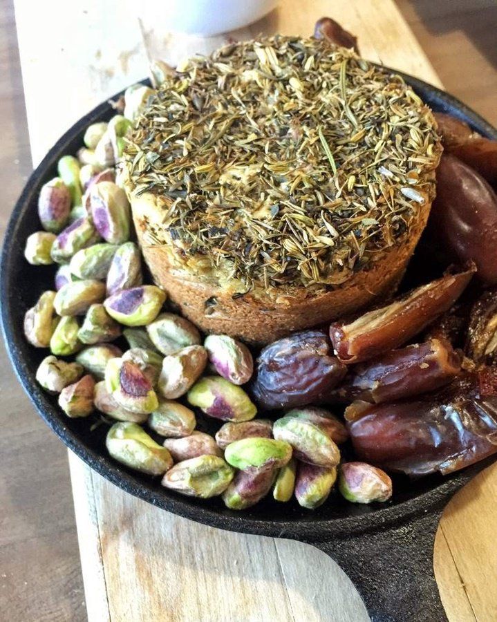 Vegan Baked Herbed Cashew Cheese | Lettuceliv buff.ly/2I9bHCK #vegan #RecipeOfTheDay #vegancheese