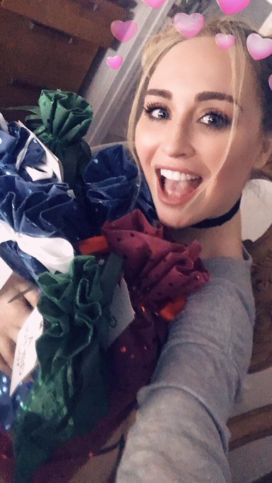 Haha Thankyou baby! Always feels amazing to get love outside the site! 🙈💞😋 https://t.co/BotRRWoEYy<a href="/tag/spoiled"class="tags"><span>#spoiled</span></a>