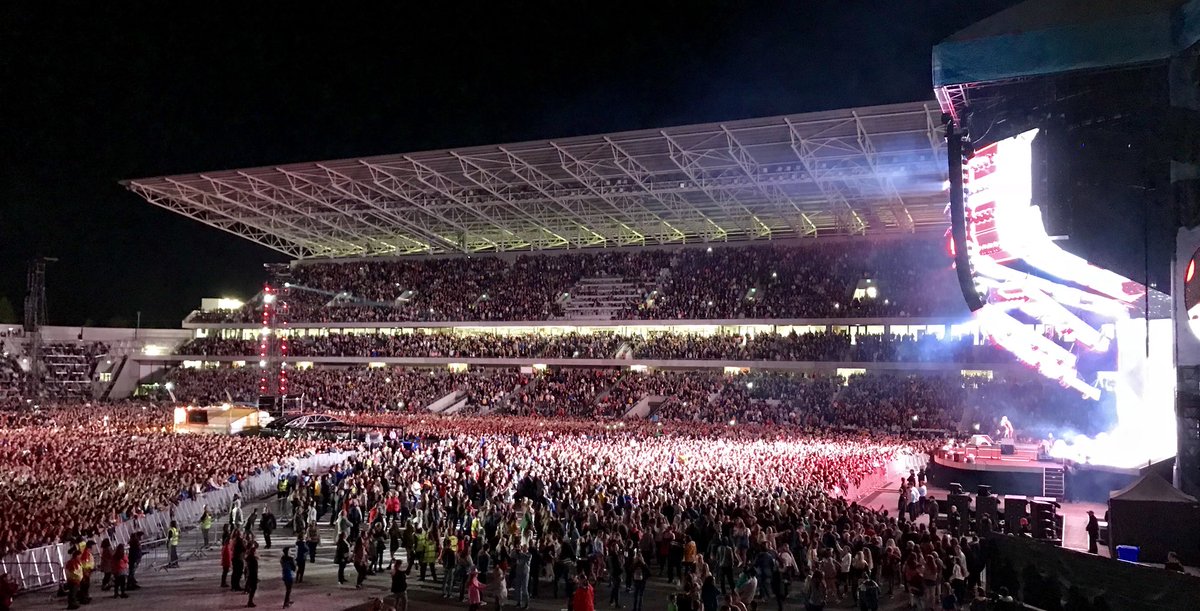jonathanhealy's tweet photo. Wearing a Cork jersey. Red and white over @PaircUiCha0imh. What a night @edsheeran! #EdCork https://t.co/Tz6QqibenM
