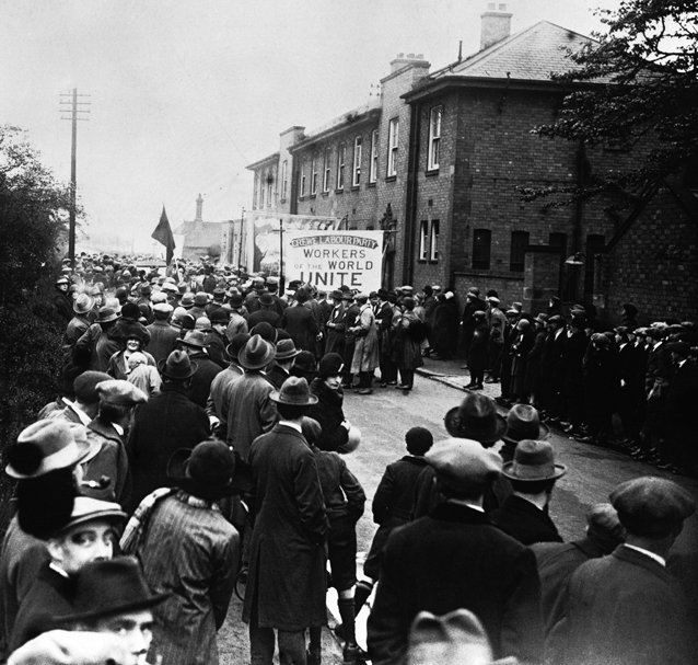 UpTheWorkers's tweet image. Unless the greedy change their ways, the next general strike is coming brothers and sisters 

...get connected

#1926 
#GeneralStrike2026