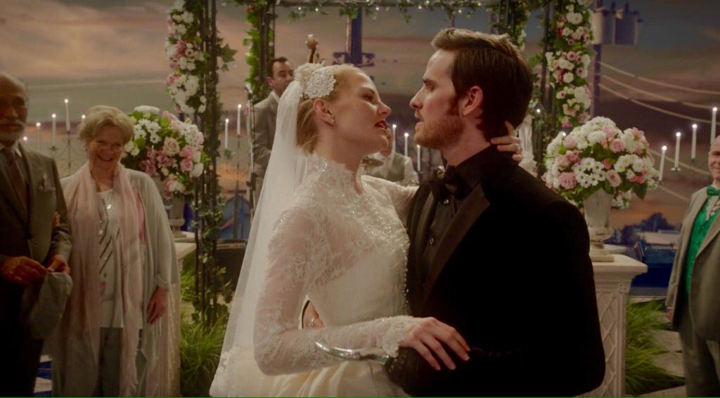 geekaduncan16's tweet photo. And last but not least "A happy beginning "
#OUAT #OnceUponATime #AHappyBeginning #CaptainSwan #CaptainHook #KillianJones #EmmaSwanJones #SwanJonesFamily https://t.co/UVZ1PuA8He