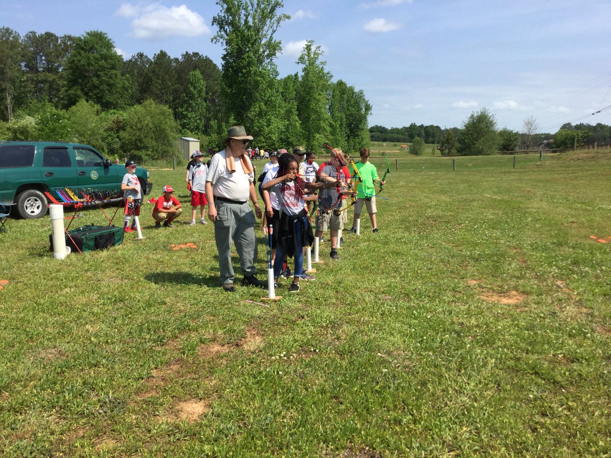 6th grade giving archery a shot at Munford Farm Day@MunfordMiddleAL <a href="/TCBOE/">Talladega Co Schools</a>