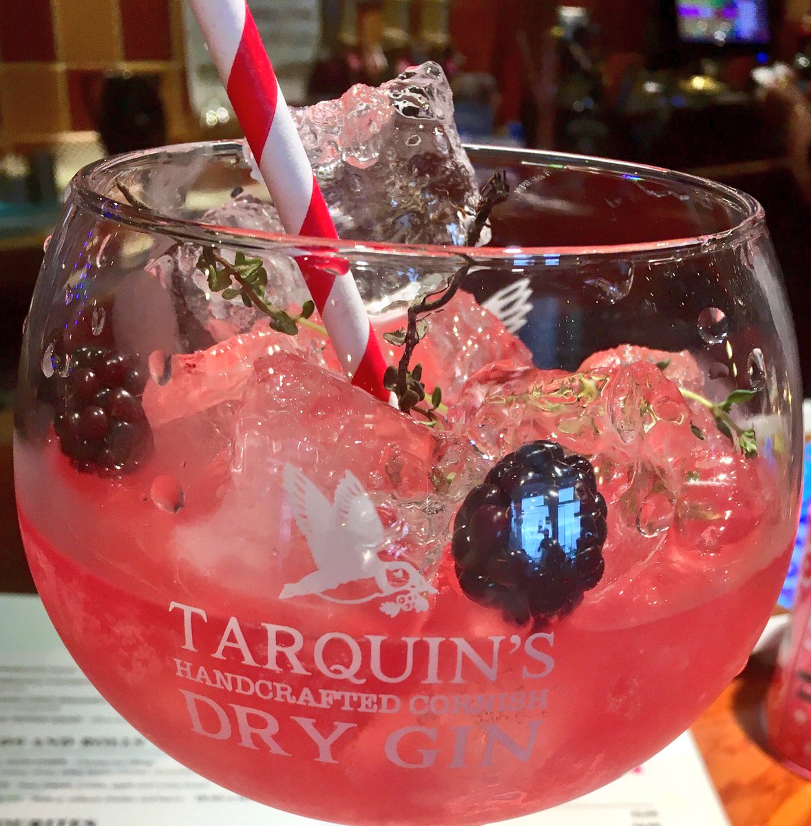 Goodfooddrink's tweet image. #BankHolidayWeekend @tarquinsgin @FeverTreeMixers @theatlanticinn 💕 #Cornwall #FeverTreeFriday #ginandtonic #lovecornwall
