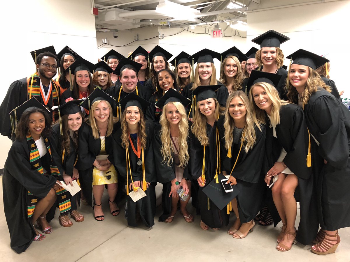 carrierd's tweet photo. Congrats to our #dietetics and #nutritionsciences majors on graduating! So proud of each and every one of you and all you have accomplished. Can’t wait to see what the future brings! #RD2Be https://t.co/5ROPOHHRBN