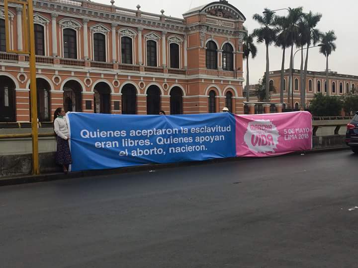 NUMSTLosOlivos's tweet photo. Este es el discurso absurdo de los #ConMisHijosNoTeMetas. Tras la falsa consigna de 'proteger la vida', solo demuestran ser un novimiento fundamentalista y antiderechos que atenta contra la integridad de las mujeres y la autonomía sobre sus cuerpos. Foto:@JuanZapata108 https://t.co/M3oUsMSIOn