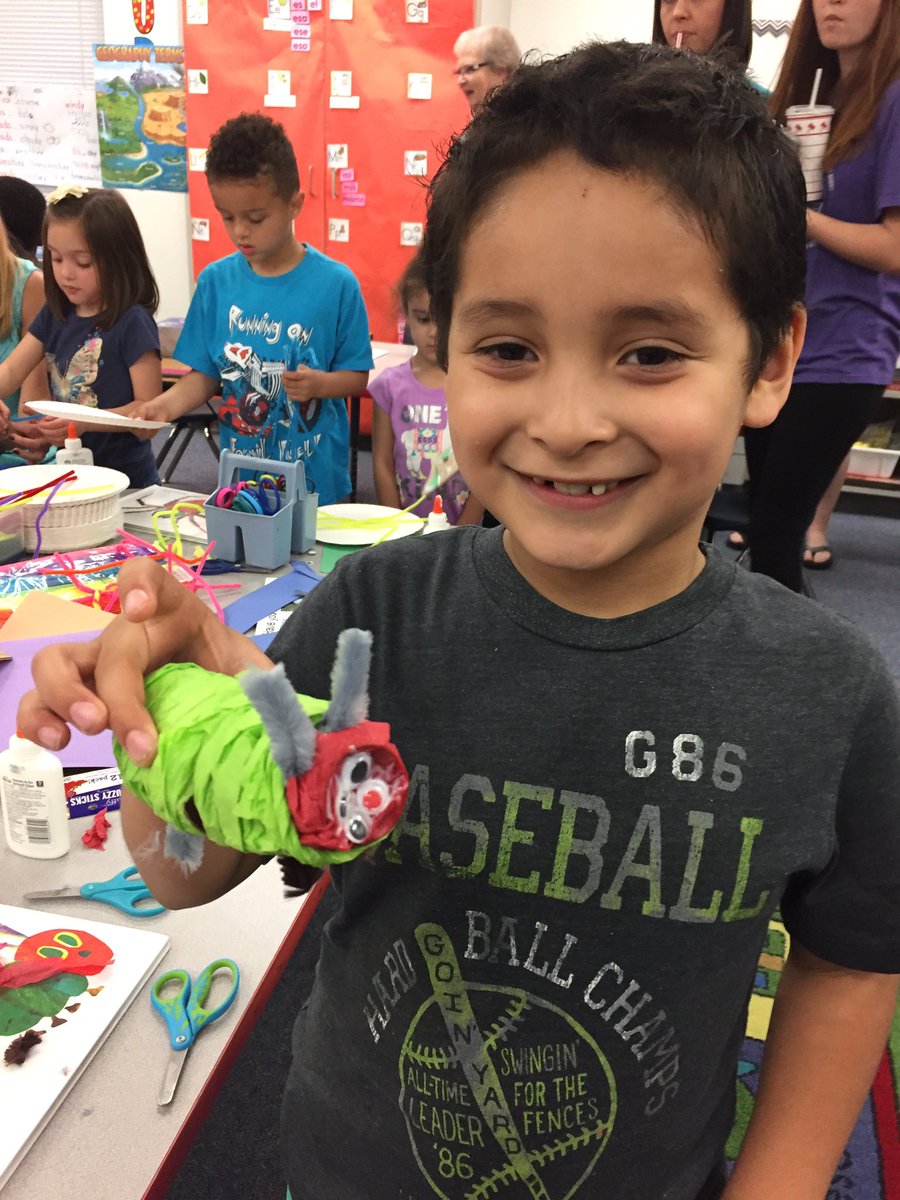 AlvarexMaria's tweet photo. Literacy night https://t.co/fyEQ6z1TH1