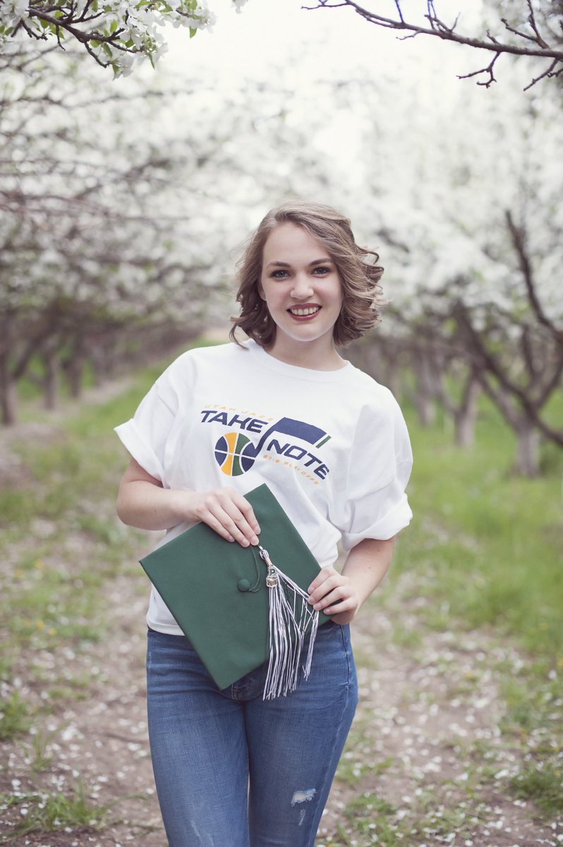 jakerambles's tweet photo. #TakeNote. Even graduation can’t stop her passion for the jazz! https://t.co/iUX3l5tDbK