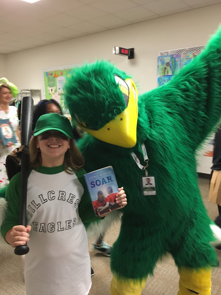 c4m7m6's tweet photo. #phillipsreads book character parade- daughter father team up #Soar @joan_bauer @PhillipsElem https://t.co/Od62hXOdg6