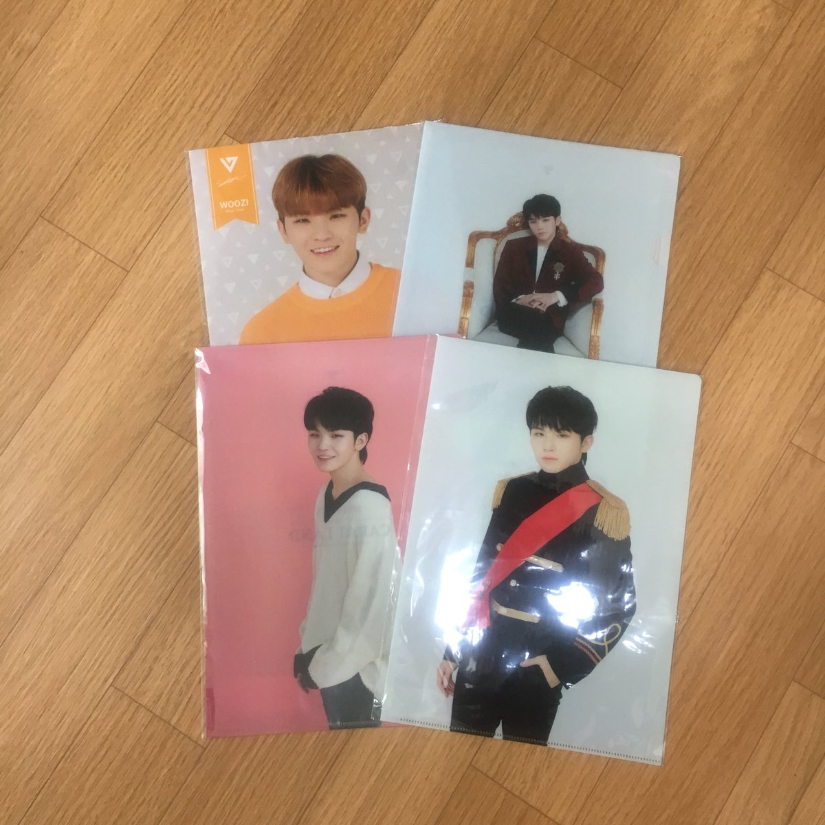 rich_svt's tweet photo. 클리어 파일 팔아요~.~
16클파만 0.7이고 나머지 0.5에 택배비 미포함입니다!
#세븐틴 #우지 #이지훈 #클리어파일 #화일 #L자파일 #16파일 #캐럿랜드 #제복 #클파 #양도 #판매 https://t.co/Ize8FXvGrd