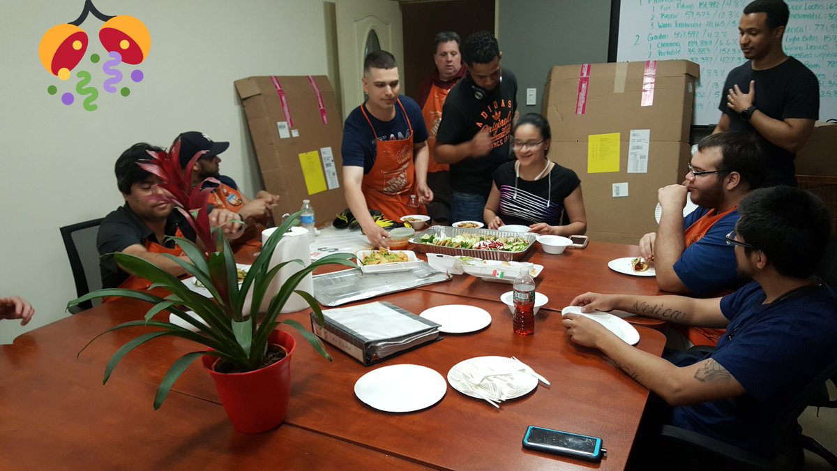 904SuperMovers's tweet photo. Cinco de Mayo weekend ,(904 super movers ) enjoying tacos and guacamole thank you team for outstanding week.@kesaun333 @Tino_Longobardi
@LourdesPerry @alex_Rdgzi https://t.co/JIpuwHPPXm