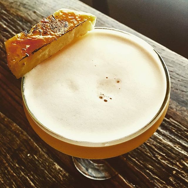 Unless it’s with You > Bourbon, Orgeat, Lemon, Orange &amp; Egg White

#eggwhitefridays #cocktails for #andover by @xuxa0601 #iendedupat15sx spirop.us/2juQ81q