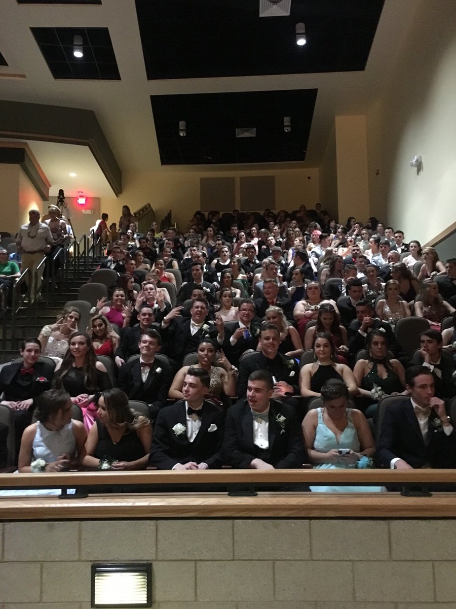 ADack_AP's tweet image. Great time tonight at Jr. Prom with this crew! Thank you all for a great night!