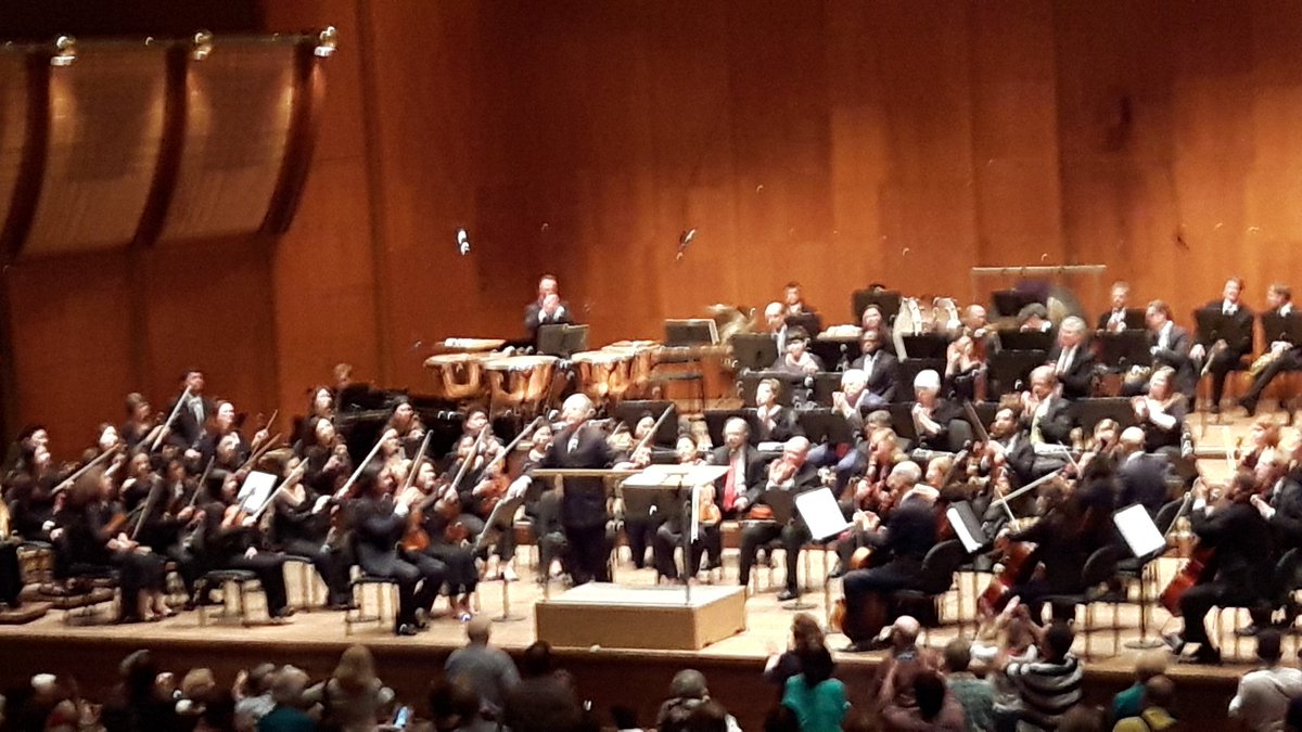 MontaudLive's tweet photo. LIVE @nyphil  @LincolnCenter: Huge romantic sound and impressive conducting by @manfredhoneck of the Sleeping Beauty - Tchaikovsky. 
Intriguing music from Dvorak - Rusalka Fantasy arr. Honeck (100% unknown for me)
Amazing Sibelius Violon Concerto with  the solist @NikolajZnaider https://t.co/0zZ8MUmKgB