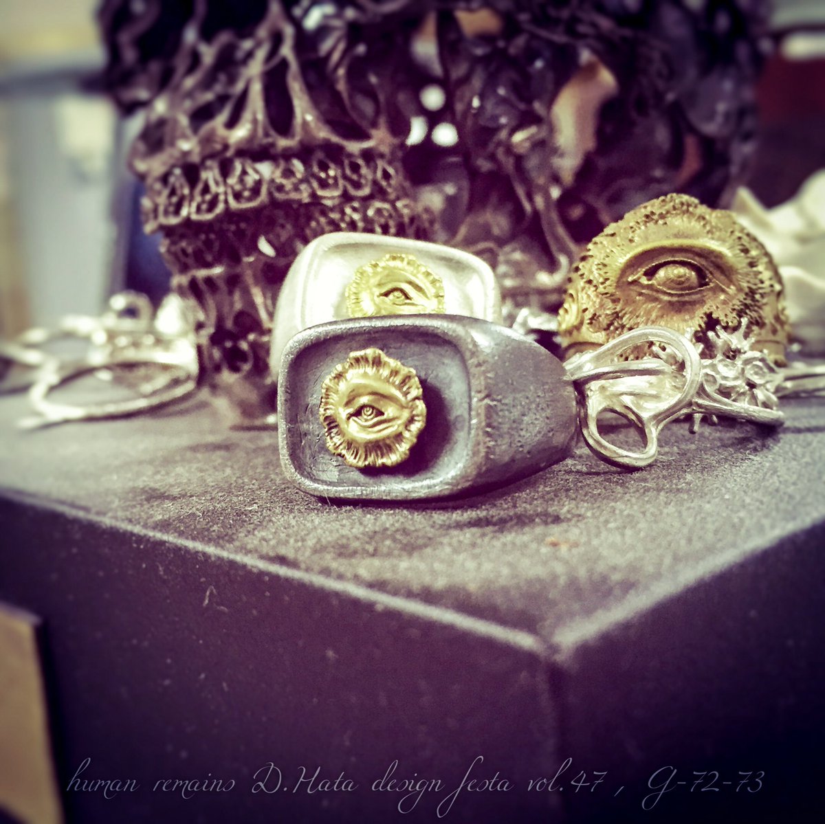 hata1987's tweet photo. 《human remains/両日出展/G-72~73》

人体をテーマに様々なジュエリーを制作しております。マニアックで洒落た装身具をお探しの方は、是非お越し下さい。
今回はフル新作・カスタム新作も並びます！

@designfesta
#デザフェスRT祭
#デザフェス #ヒューマンリメインズ
#デザフェス47 https://t.co/Rdozok53Zq