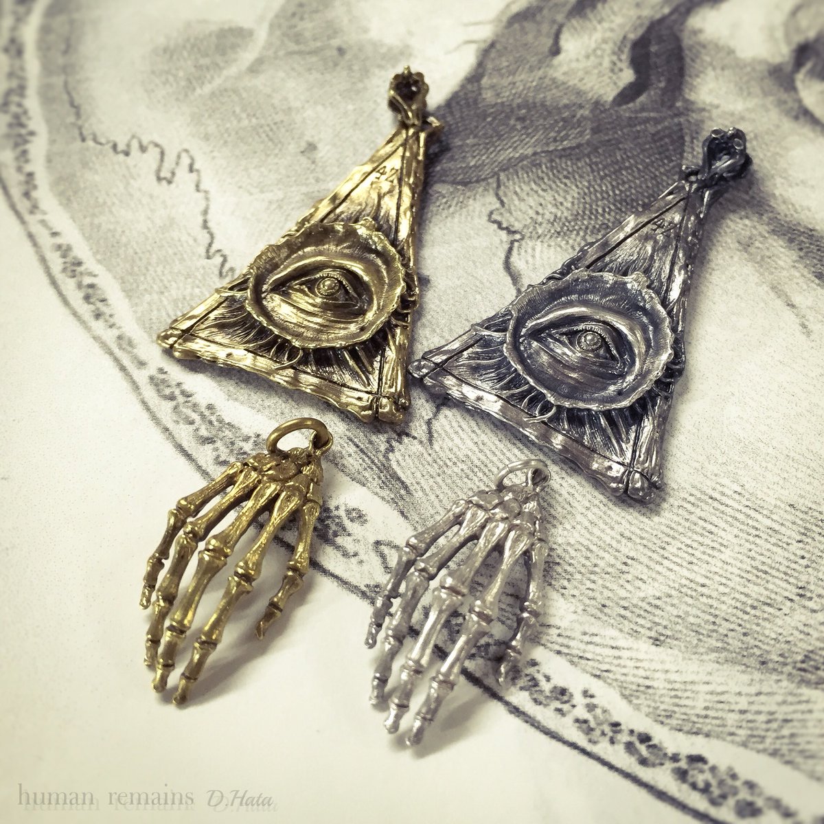 hata1987's tweet photo. 《human remains/両日出展/G-72~73》

人体をテーマに様々なジュエリーを制作しております。マニアックで洒落た装身具をお探しの方は、是非お越し下さい。
今回はフル新作・カスタム新作も並びます！

@designfesta
#デザフェスRT祭
#デザフェス #ヒューマンリメインズ
#デザフェス47 https://t.co/Rdozok53Zq