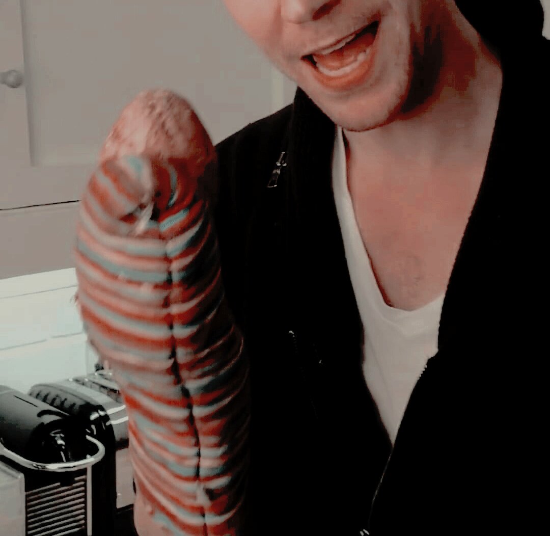 _TheMischief's tweet image. Receita do tio Loki : 

Para fazer batata no forno vocês irão precisar de uma batata e um forno. 

[Acho que és uma batata isso, se não for, és uma mandioca, quase igual.]