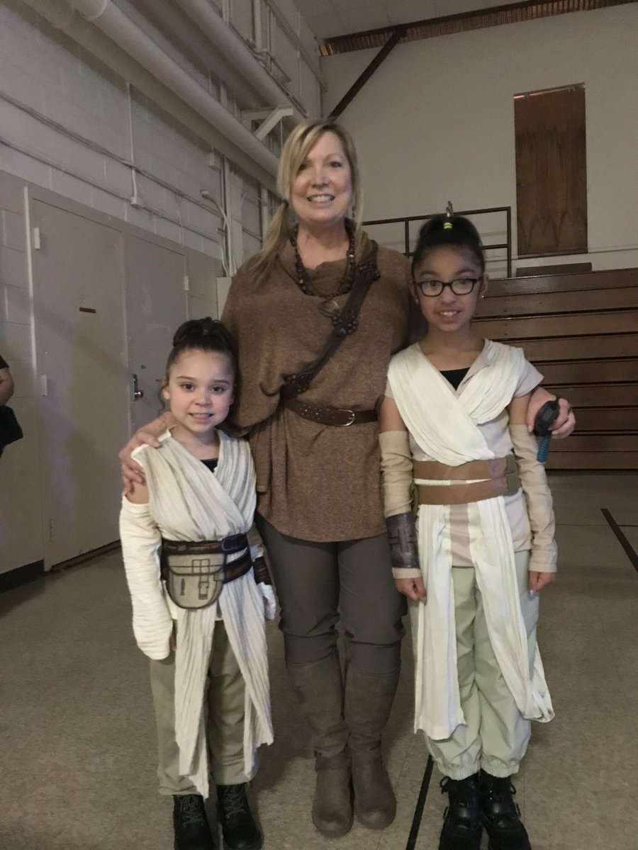 KESElementary's tweet photo. Our Wildcats are having a blast at the Retro Dance tonight. ❤️🐾❤️ https://t.co/7ODCXPPKgL