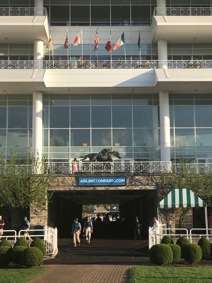 equirideapp's tweet photo. Great opening day at @Arlington_Park! #HorseRacing #horsetransport https://t.co/j3JcFV7u5l