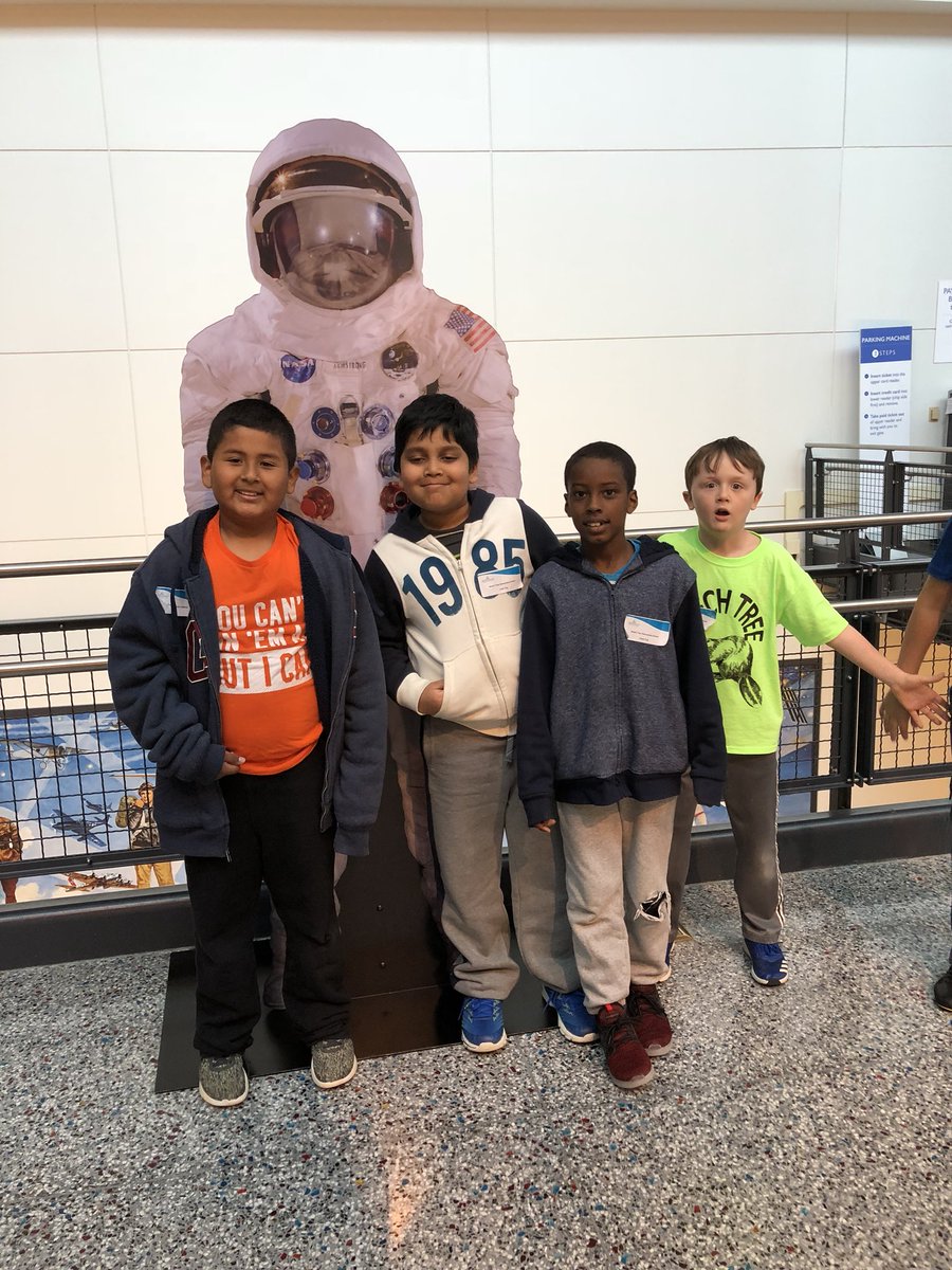 MsHartman3's tweet photo. Such a great time at the Air and Space Museum! We learned about space discovery, war planes, and simple machines. #STEM #FCPS #FieldTrip https://t.co/ubTifsQNXt
