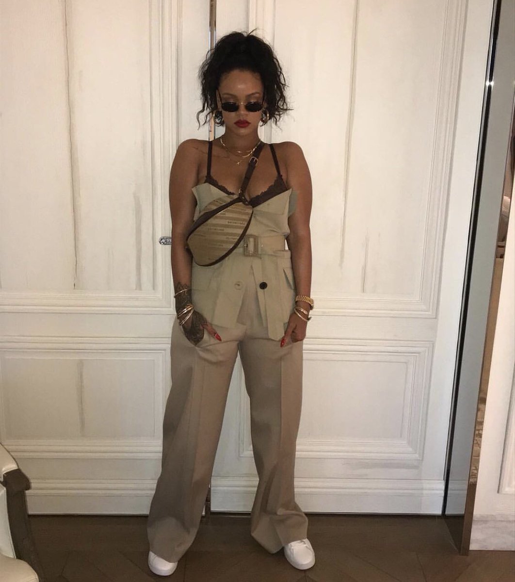 Rihanna Direct tweet media