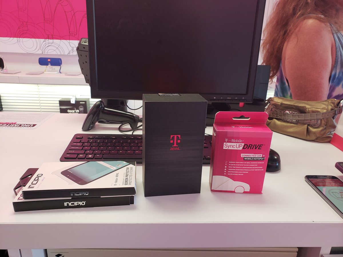 brittmobile9's tweet photo. and ANOTHA ONE 
scooped a verizon customer because im #CustomerObsessed #edubnation @TMobile @Airborne_NV @hudi_andycap https://t.co/HsWuTlLPGD