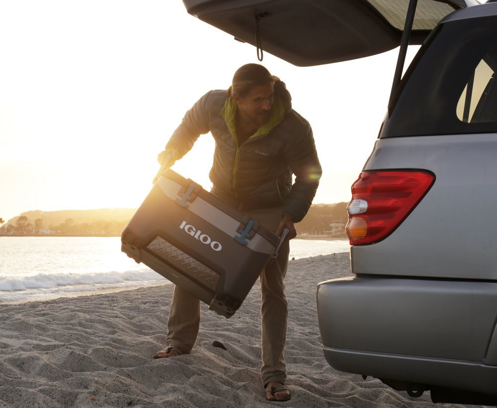 iglooproducts's tweet photo. Loading up the BMX Cooler for the weekend. With the best in category ice retention, the sturdy but incredibly mobile and lightweight BMX cooler stands up to tough conditions and goes wherever you want. #iglooanywhere https://t.co/wh9NdmxoY5