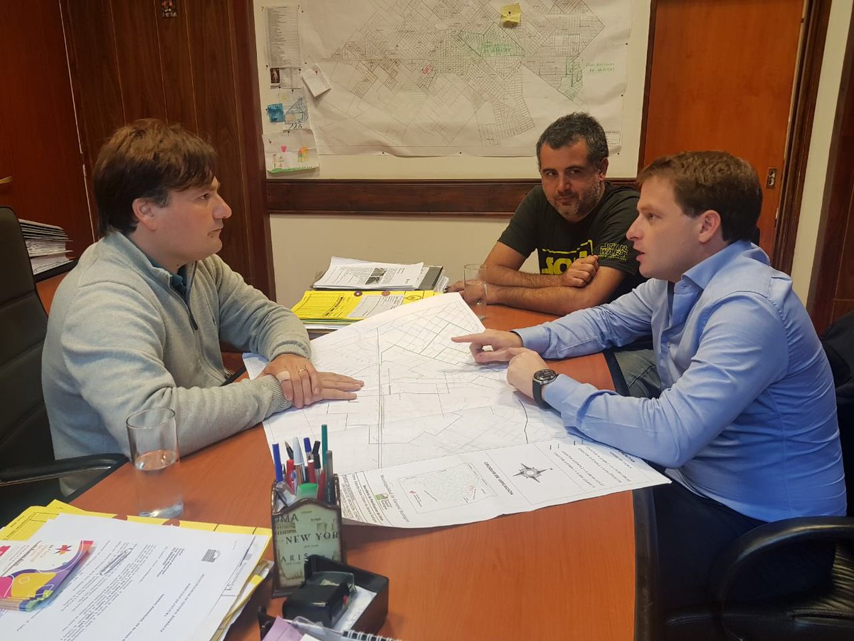 ezebisso's tweet photo. C/ @AlexCampbellOK anduvimos por @munijcp entregando escrituras junto a @EzequielPazos y @IshiiIntendente , luego c/@WalterFesta_ en @munimoreno y terminamos en @_GralRodriguez c/ el int @DarioKubar visitando el #ProgramaEnvion #JuntosEsPosible https://t.co/7s1yer3omd