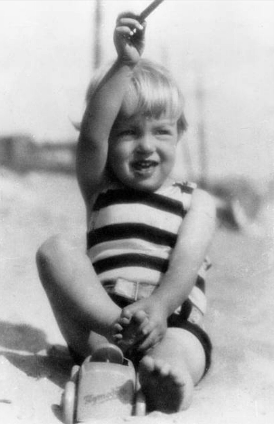 Twitter 上的 カトウ ニニ おはようございます 5 5 こどもの日 あの大女優の あの人生にも子ども の時があった という訳で 4人のスターの子ども時代の写真を マレーネ ディートリッヒ マリリン モンロー グレース ケリー イングリッド バーグマン