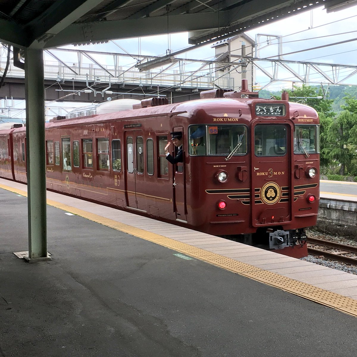 イシカワ 鉄子の旅 On Twitter 先日しなの鉄道 田中駅で偶然 ろく
